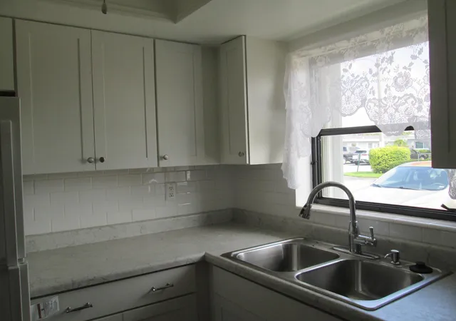 Photo 4 of Sale Pending at 2611 W Barkley Dr #E, West Palm Beach, FL 33415 | MLS# B26066298 | Listing updated on 2026-09-13