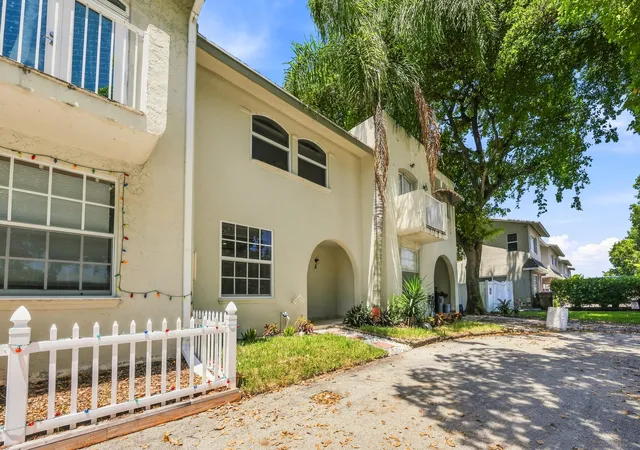Photo 1 of Townhouse for sale at 4161 Nw 9th Avenue #5, Deerfield Beach, FL 33064 | MLS# B26066373 | Listing updated on 2026-09-16