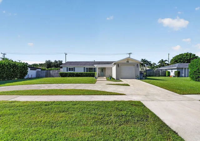 Photo 1 of Sale Pending at 7752 Saint Andrews Rd, Lake Worth, FL 33467 | MLS# B26066388 | Listing updated on 2026-09-15