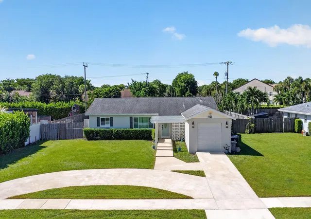 Photo 2 of Sale Pending at 7752 Saint Andrews Rd, Lake Worth, FL 33467 | MLS# B26066388 | Listing updated on 2026-09-15