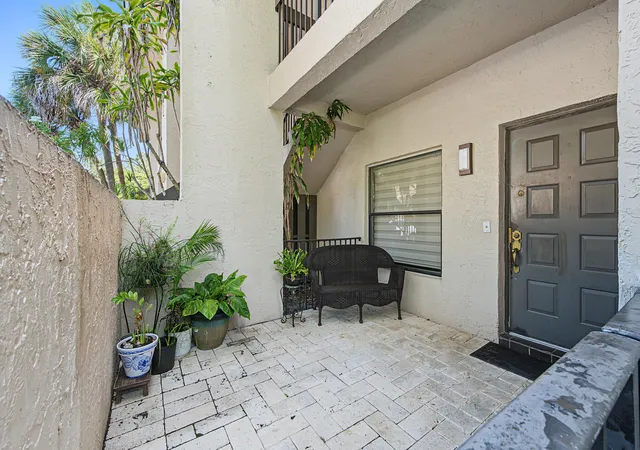Listing Photo 4 - Condo for sale in building located at 4228 Nw 22Nd St, Coconut Creek, FL 33066 - Unit #100J