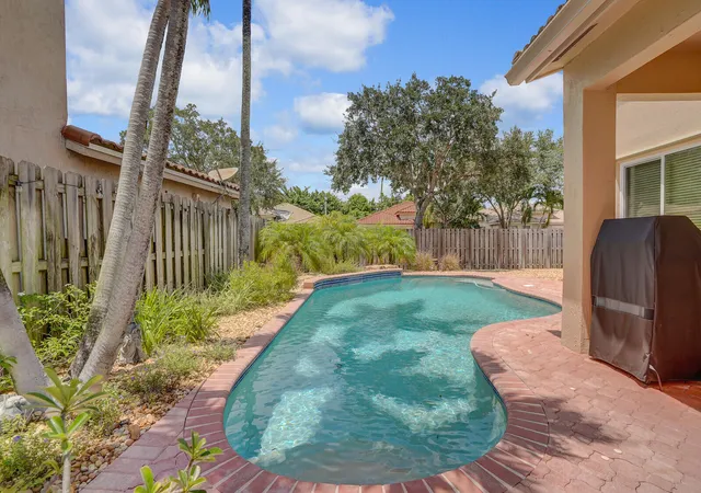 Photo 3 of Single family home for sale at 317 E Garden Cvs Cir, Davie, FL 33325 | MLS# B26066749 | Listing updated on 2026-09-14
