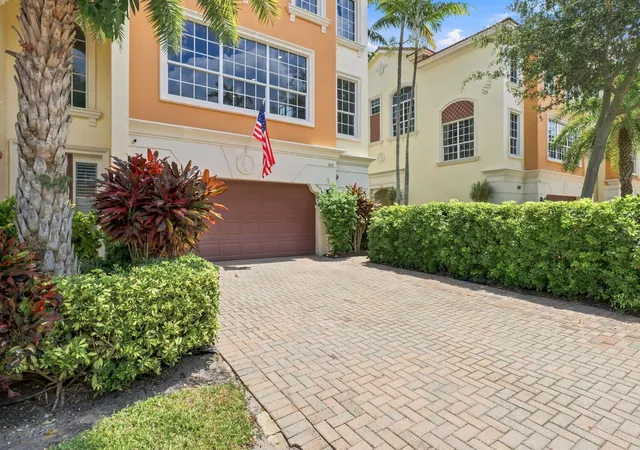 Photo 3 of Townhouse for sale at 5570 Ne Trieste Wy, Boca Raton, FL 33487 | MLS# B26066949 | Listing updated on 2026-10-06