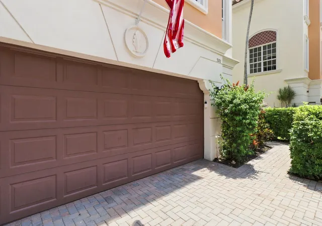 Photo 3 of Townhouse for sale at 5570 Ne Trieste Wy, Boca Raton, FL 33487 | MLS# B26066949 | Listing updated on 2026-10-06