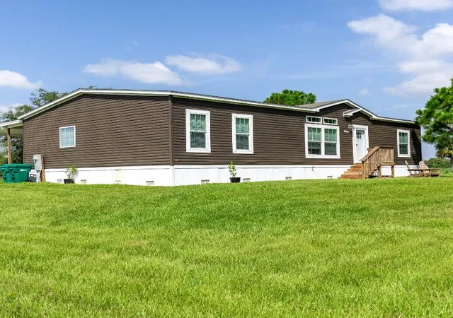 Photo 1 of Manufactured home for sale at 5729 Us 98, Okeechobee, FL 34972 | MLS# B26067027 | Listing updated on 2026-09-15