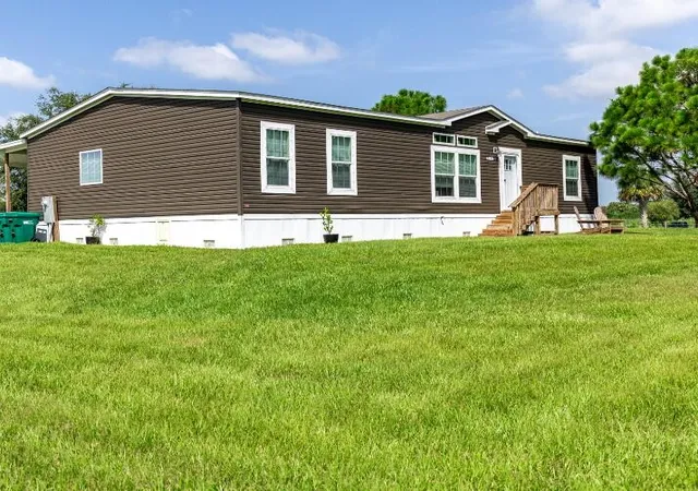 Photo 3 of Manufactured home for sale at 5729 Us 98, Okeechobee, FL 34972 | MLS# B26067027 | Listing updated on 2026-09-15