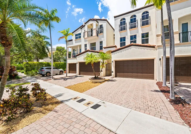 Photo 3 of Townhouse for sale at 1423 Ne 26Th Ave #1423, Fort Lauderdale, FL 33304 | MLS# B26067065 | Listing updated on 2026-09-23