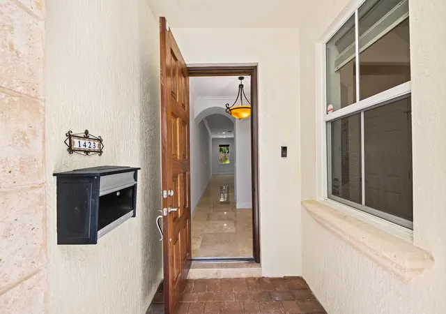 Photo 4 of Townhouse for sale at 1423 Ne 26Th Ave #1423, Fort Lauderdale, FL 33304 | MLS# B26067065 | Listing updated on 2026-09-23