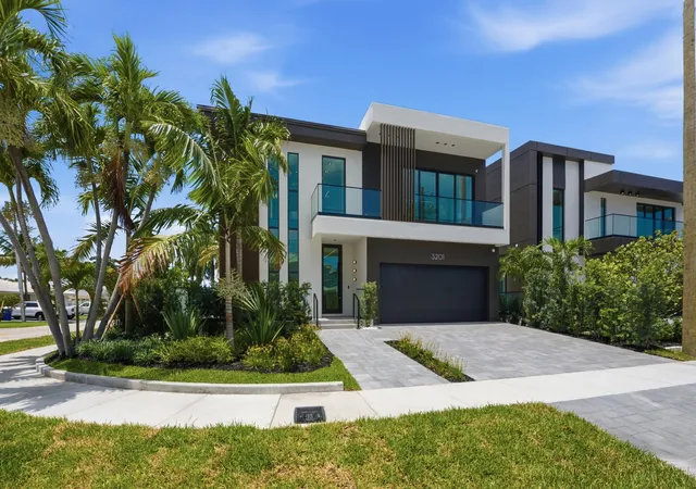 Single family home for sale at 3201 Ne 26Th St, Fort Lauderdale, FL 33305 | MLS# B26067083