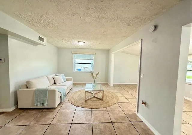 Photo 2 of Single family home for sale at 1480 6th Ave, Vero Beach, FL 32960 | MLS# B26067137 | Listing updated on 2026-09-30