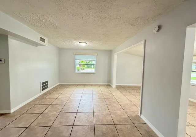 Photo 3 of Single family home for sale at 1480 6th Ave, Vero Beach, FL 32960 | MLS# B26067137 | Listing updated on 2026-09-30