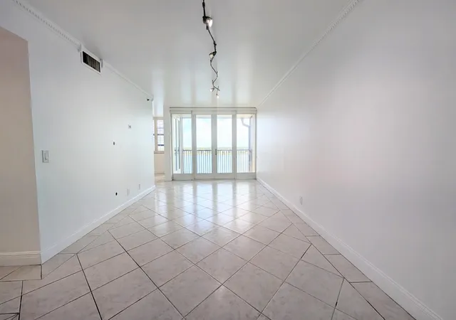 Photo 3 of Condo for sale at 105 Lake Emerald Dr #810, Oakland Park, FL 33309 | MLS# B26067310 | Listing updated on 2026-09-28