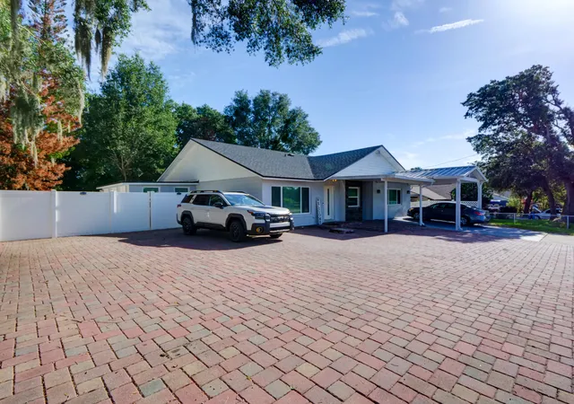 Photo 1 of Single family home for sale at 1915 E Lake Dr, Casselberry, FL 32707 | MLS# B26067460 | Listing updated on 2026-09-23