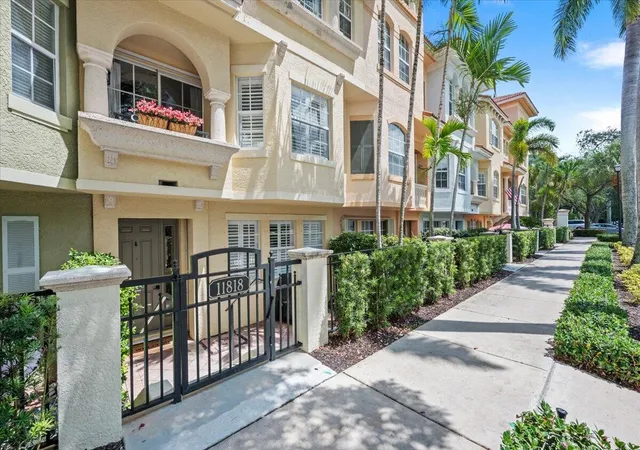 Photo 2 of Sale Pending at 11818 Valencia Gardens Ave, Palm Beach Gardens, FL 33410 | MLS# B26067642 | Listing updated on 2026-09-14