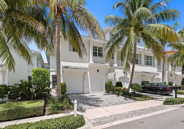 Townhouse for sale at 957 Sweetwater Ln, Boca Raton, FL 33431 | MLS# B26067644