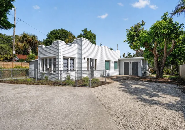 Photo 3 of Single family home for sale at 633 Franklin Rd, West Palm Beach, FL 33405 | MLS# B26067669 | Listing updated on 2026-09-23