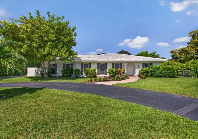 Single family home for sale at 2400 Nw 105Th Ter, Coral Springs, FL 33065 | MLS# B26067678