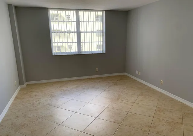 Photo 3 of Condo for sale at 3001 W Rolling Hills Cir #709, Davie, FL 33328 | MLS# B26067965 | Listing updated on 2026-09-14