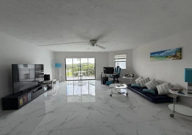 Listing Photo 5 - Condo for sale in building located at 16141 W Blatt Blvd, Weston, FL 33326 - Unit #413