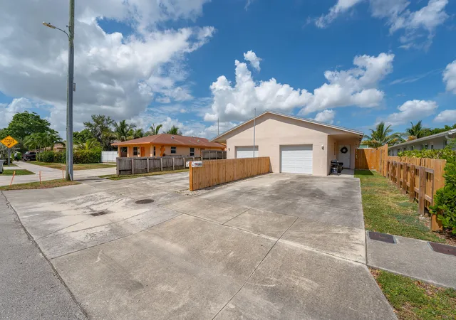 Photo 3 of Multi family home for sale at 3411 Ne 5 Ave Ne #1-2, Pompano Beach, FL 33064 | MLS# B26068142 | Listing updated on 2026-09-23
