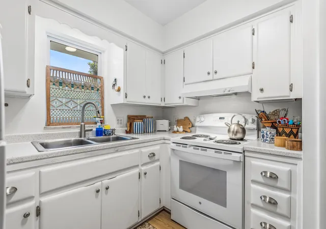 Photo 3 of Condo for sale at 677 Royal Palm Blvd #7, Vero Beach, FL 32960 | MLS# B26068156 | Listing updated on 2026-10-07