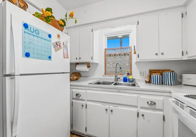 Photo 3 of Condo for sale at 677 Royal Palm Blvd #7, Vero Beach, FL 32960 | MLS# B26068156 | Listing updated on 2026-10-07