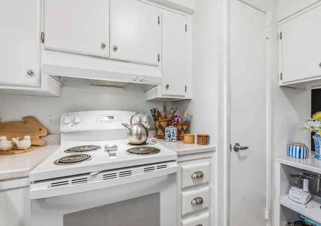 Photo 4 of Condo for sale at 677 Royal Palm Blvd #7, Vero Beach, FL 32960 | MLS# B26068156 | Listing updated on 2026-10-07