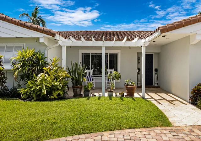 Photo 3 of Single family home for sale at 2750 Ne 8Th Ct, Pompano Beach, FL 33062 | MLS# B26068346 | Listing updated on 2026-09-13