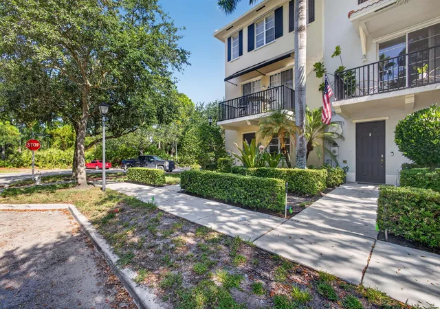 Photo 2 of Townhouse for sale at 169 Cat Rock Ln, Jupiter, FL 33458 | MLS# B26068378 | Listing updated on 2026-09-15