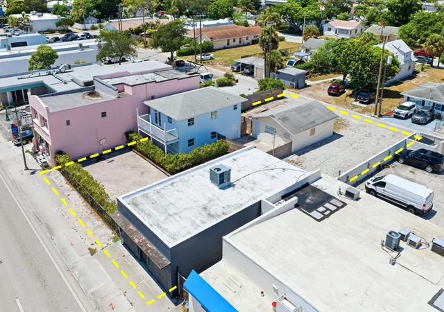 Photo 2 of Multi family home for sale at 523 N Dixie Hwy, Lake Worth Beach, FL 33460 | MLS# B26068415 | Listing updated on 2026-09-23
