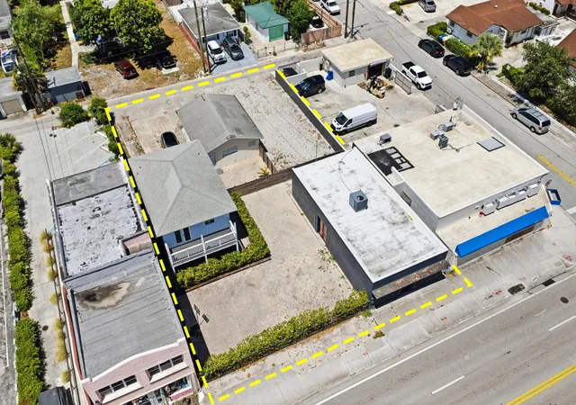 Photo 3 of Multi family home for sale at 523 N Dixie Hwy, Lake Worth Beach, FL 33460 | MLS# B26068415 | Listing updated on 2026-09-23