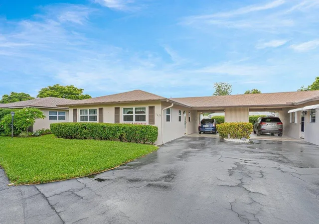 Photo 2 of Single family home for sale at 121 Mockingbird Ln, Delray Beach, FL 33445 | MLS# B26068469 | Listing updated on 2026-09-15