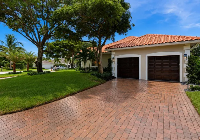 Photo 4 of Single family home for sale at 950 Greensward Ln, Delray Beach, FL 33445 | MLS# B26068565 | Listing updated on 2026-09-15