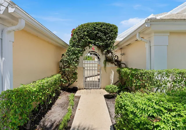 Photo 2 of Single family home for sale at 944 Dickens Pl, West Palm Beach, FL 33411 | MLS# B26068566 | Listing updated on 2026-09-15