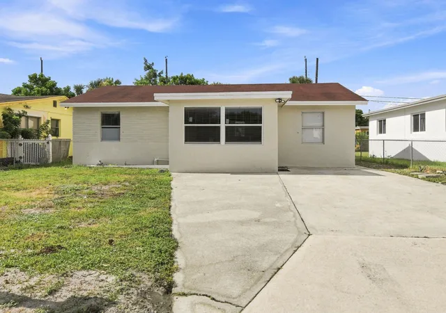 Photo 1 of Single family home for sale at 1217 W 32nd St, Riviera Beach, FL 33404 | MLS# B26068583 | Listing updated on 2026-10-02