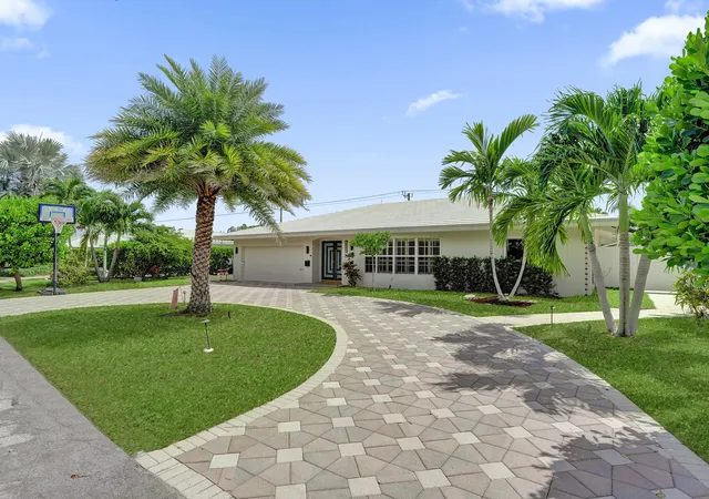 Photo 1 of Single family home for sale at 4800 Ne 26th Ave, Fort Lauderdale, FL 33308 | MLS# B26068692 | Listing updated on 2026-09-14