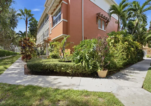 Photo 3 of Sale Pending at 960 Millbrae Ct #6, West Palm Beach, FL 33401 | MLS# B26068744 | Listing updated on 2026-09-15