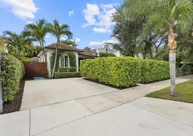 Photo 3 of Single family home for sale at 416 Westwood Rd, West Palm Beach, FL 33401 | MLS# B26068815 | Listing updated on 2026-09-14