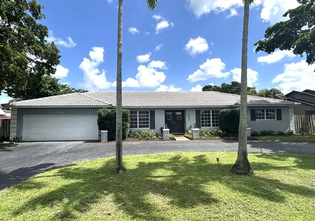 Photo 1 of Single family home for sale at 560 S Lake Dasha Dr, Plantation, FL 33324 | MLS# B26068816 | Listing updated on 2026-09-16
