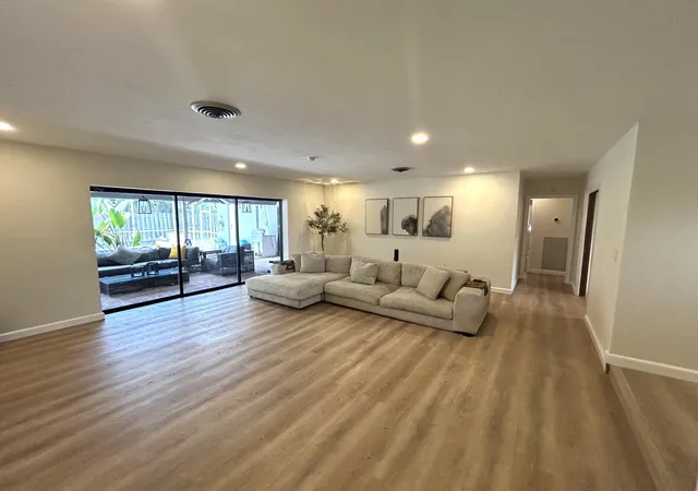 Photo 3 of Single family home for sale at 560 S Lake Dasha Dr, Plantation, FL 33324 | MLS# B26068816 | Listing updated on 2026-09-16