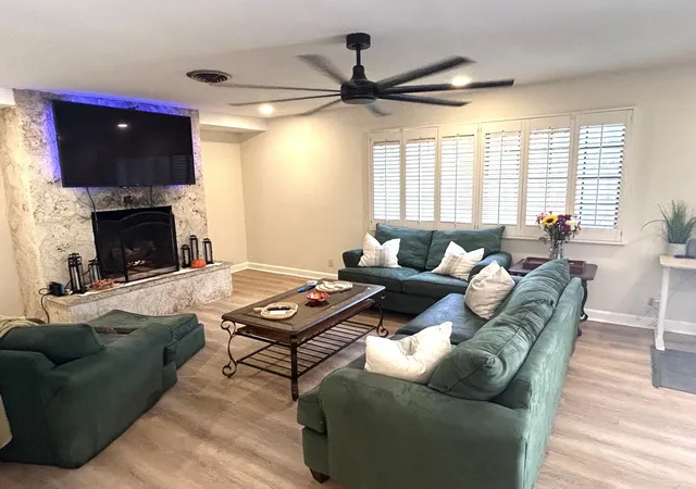 Photo 3 of Single family home for sale at 560 S Lake Dasha Dr, Plantation, FL 33324 | MLS# B26068816 | Listing updated on 2026-09-16