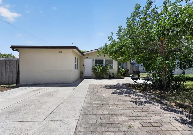 Photo 2 of Single family home for sale at 1213 14th Ave S, Lake Worth Beach, FL 33460 | MLS# B26068937 | Listing updated on 2026-09-16