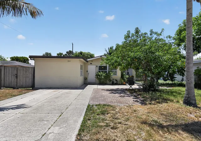 Photo 3 of Single family home for sale at 1213 14th Ave S, Lake Worth Beach, FL 33460 | MLS# B26068937 | Listing updated on 2026-09-16