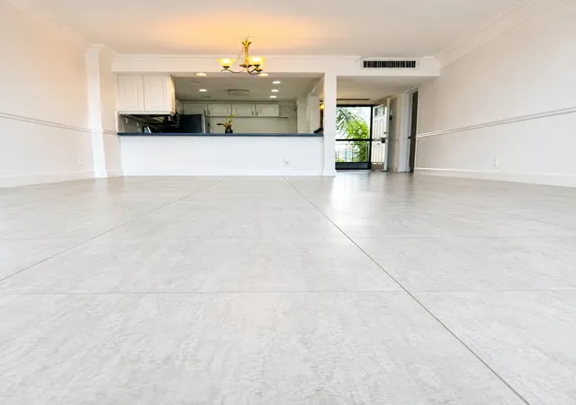 Listing Photo 4 - Condo for sale in building located at 7 Royal Palm Wy, Boca Raton, FL 33432 - Unit #505