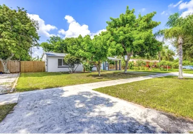 Photo 3 of Multi family home for sale at 512 Bayberry Dr, Lake Park, FL 33403 | MLS# B26068985 | Listing updated on 2026-09-14