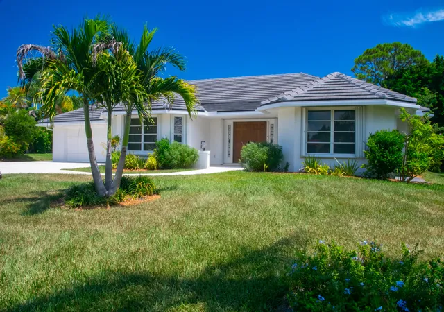 Photo 1 of Single family home for sale at 4185 Se Fairway Ct, Stuart, FL 34997 | MLS# B26069036 | Listing updated on 2026-09-14