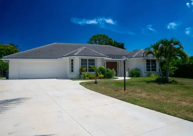 Photo 2 of Single family home for sale at 4185 Se Fairway Ct, Stuart, FL 34997 | MLS# B26069036 | Listing updated on 2026-09-14