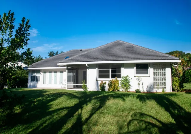 Photo 3 of Single family home for sale at 4185 Se Fairway Ct, Stuart, FL 34997 | MLS# B26069036 | Listing updated on 2026-09-14