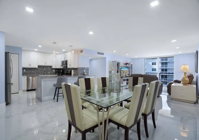 Listing Photo 4 - Condo for sale in building located at 1501 S Ocean Dr, Hollywood, FL 33019 - Unit #Apt 905