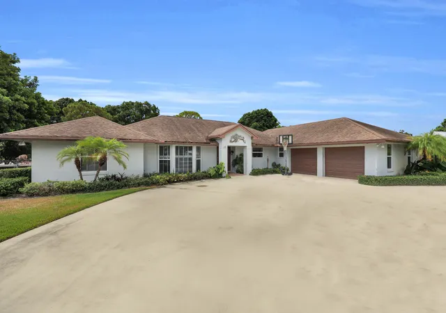 Photo 2 of Sale Pending at 64 Se Turtle Creek Dr, Tequesta, FL 33469 | MLS# B26069096 | Listing updated on 2026-09-16